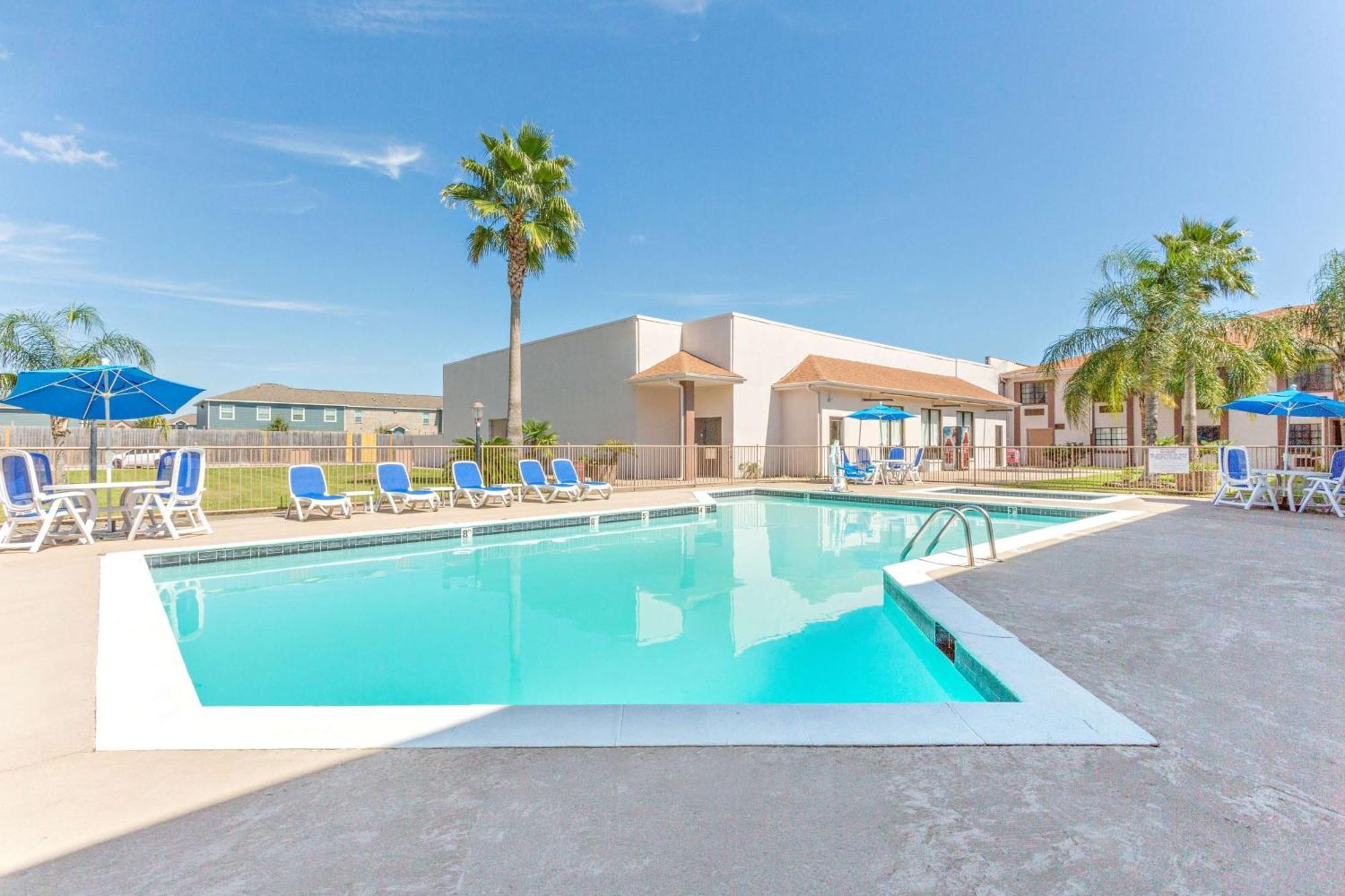 Baymont By Wyndham Port Arthur - Groves Area Exterior foto